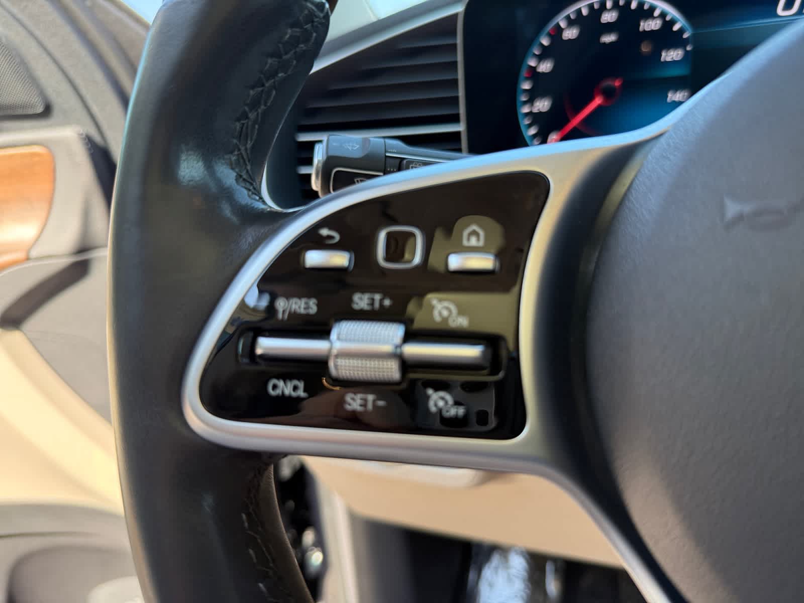 Certified 2020 Mercedes-Benz GLE 350 4MATIC image 25