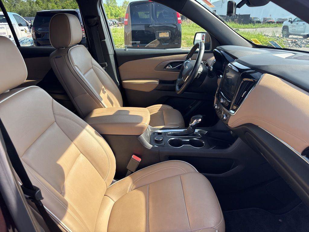 Used 2023 Chevrolet Traverse Premier AWD/4WD image 46
