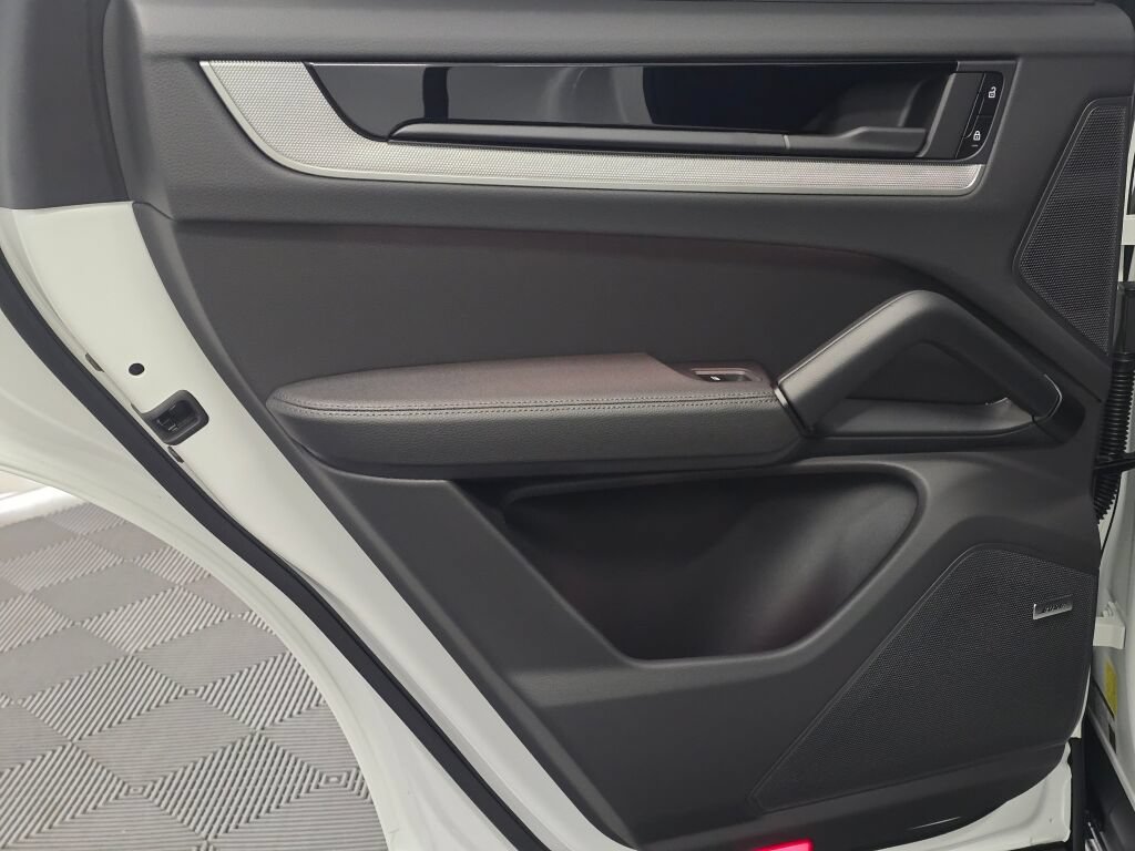 New 2026 Porsche Cayenne AWD/4WD image 22