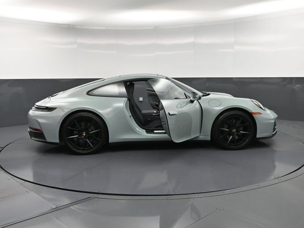 Certified 2025 Porsche 911 Carrera RWD image 33