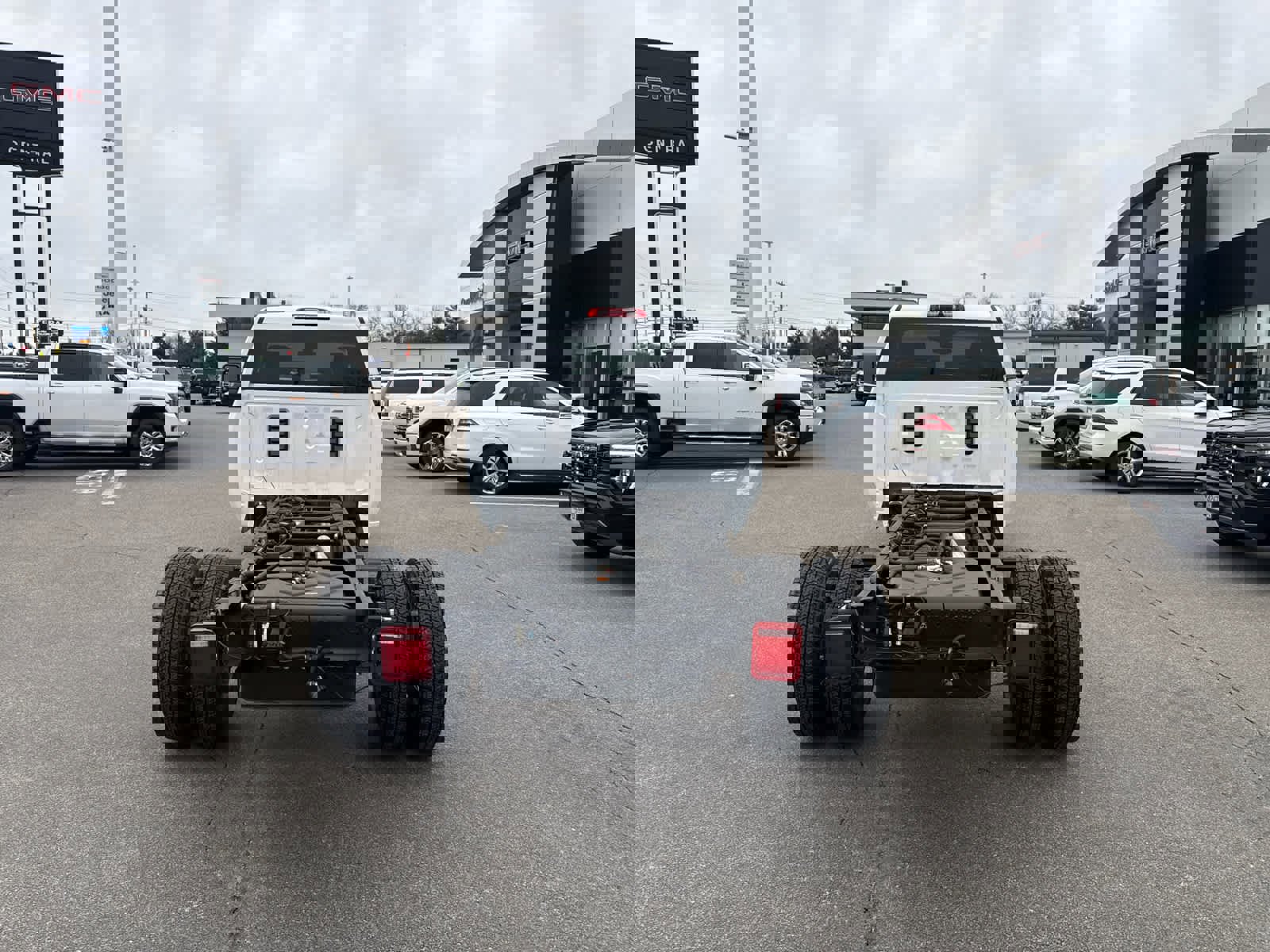 New 2026 GMC Sierra 3500 SLE w/ SLE Convenience Package image 4