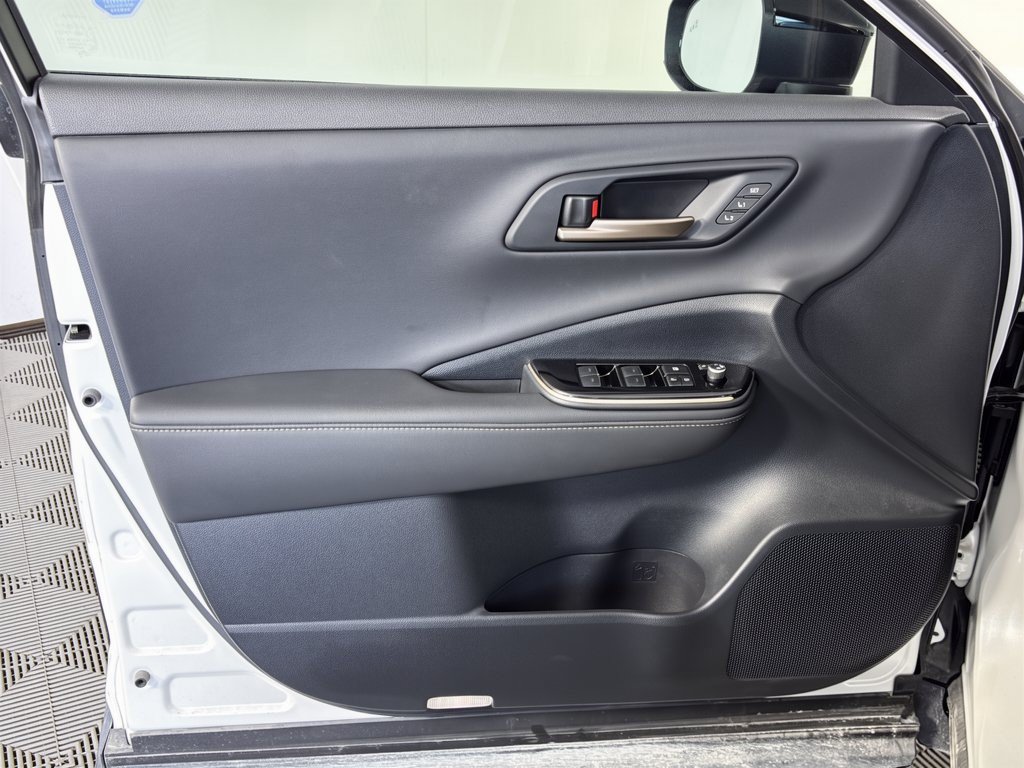 Used 2025 Toyota Crown Platinum AWD/4WD image 14