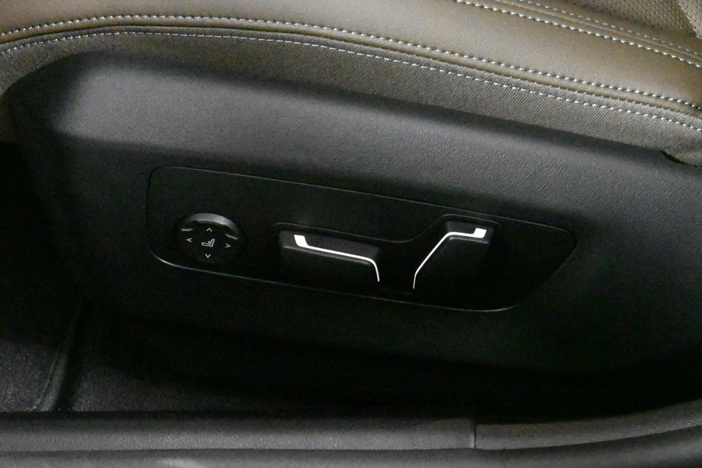 Used 2026 BMW 530i xDrive w/ Premium Package image 29