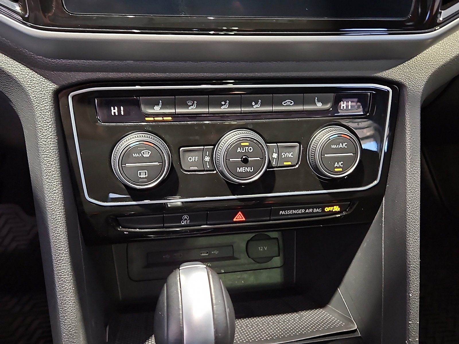 Certified 2022 Volkswagen Atlas Cross Sport SEL R-Line w/ Cross Sport MDO Package AWD/4WD image 17