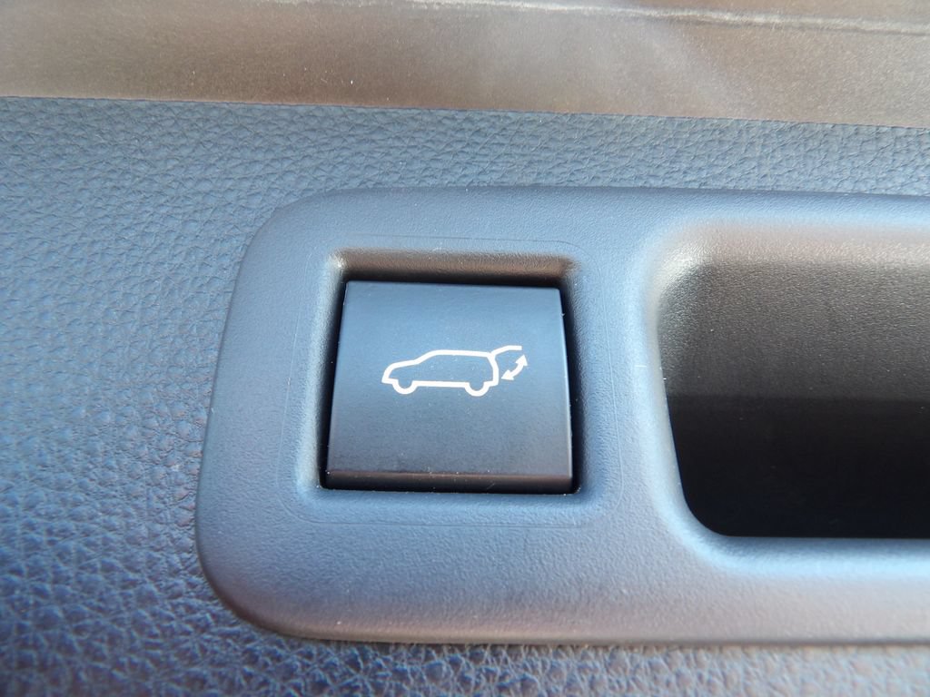 Used 2021 Toyota Highlander XLE FWD image 26