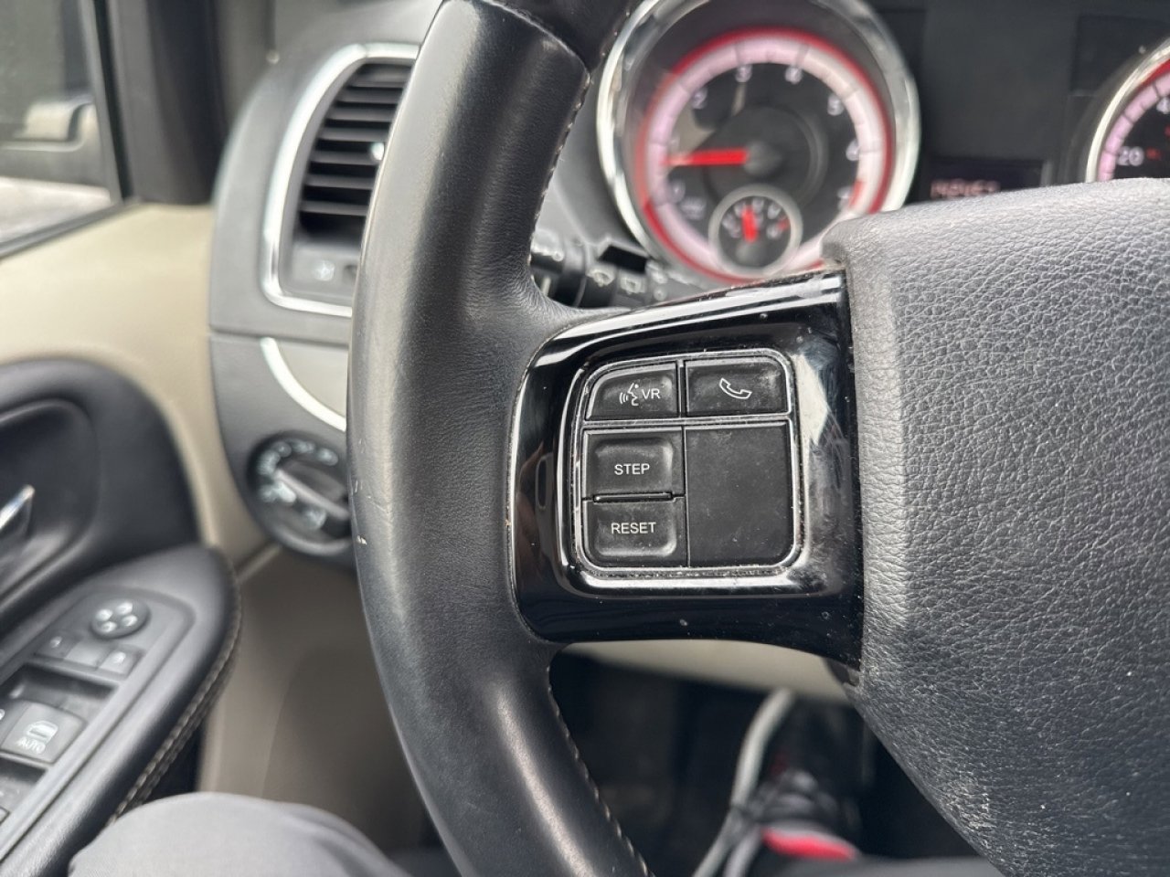 Used 2019 Dodge Grand Caravan SXT image 26