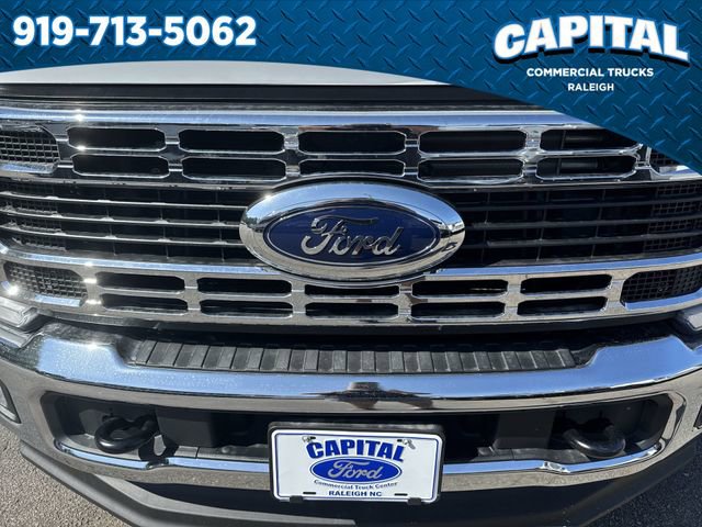 New 2025 Ford F550 4x4 Crew Cab image 10