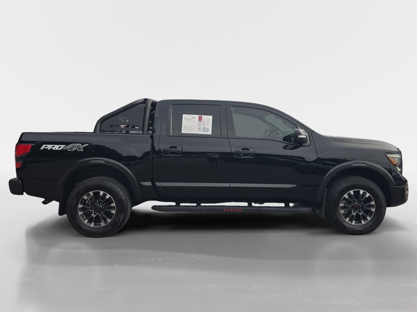 Used 2024 Nissan Titan PRO-4X w/ Pro-4x Convenience Package AWD/4WD image 7