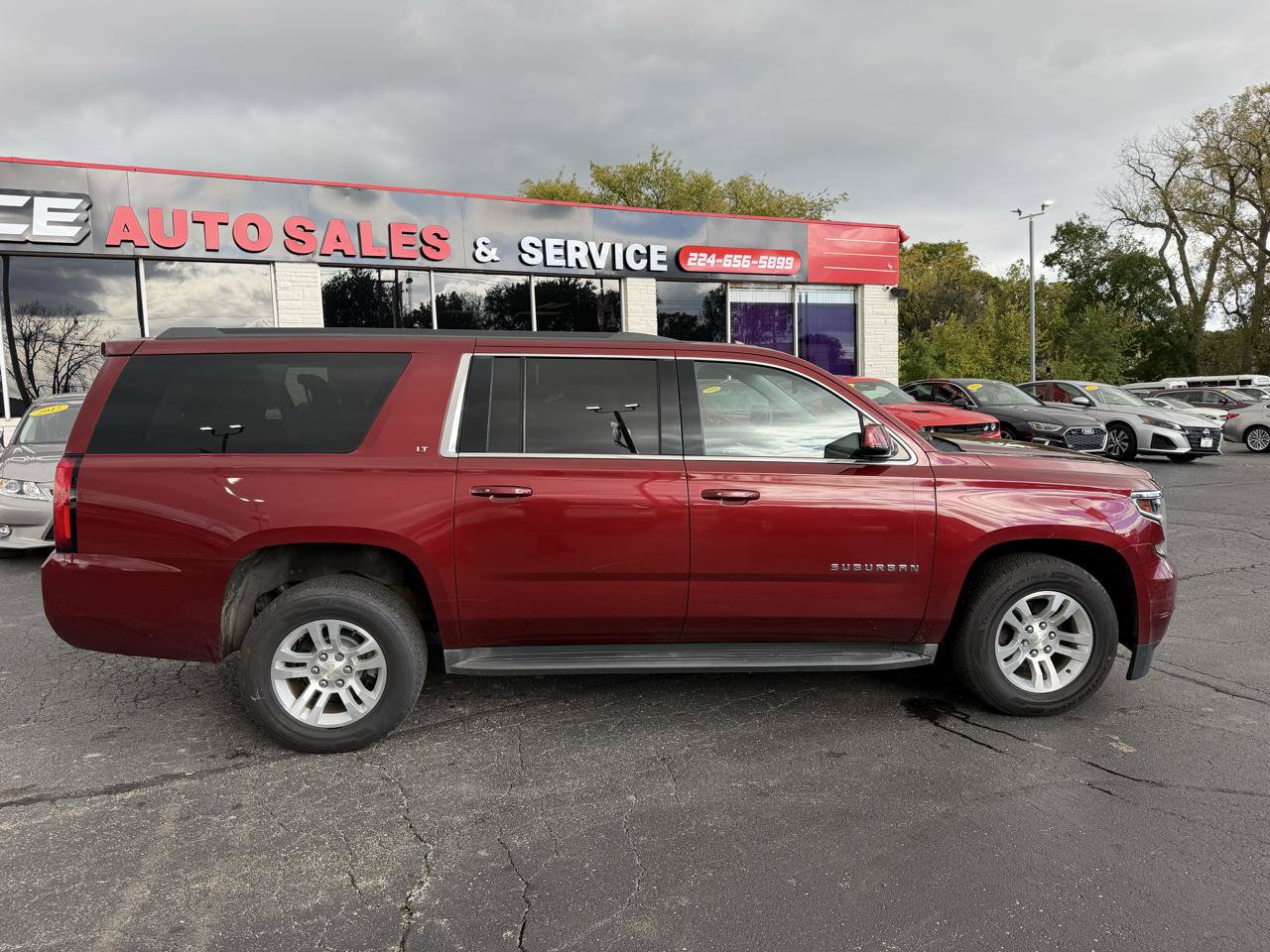 Used 2016 Chevrolet Suburban LT w/ Luxury Package AWD/4WD image 8