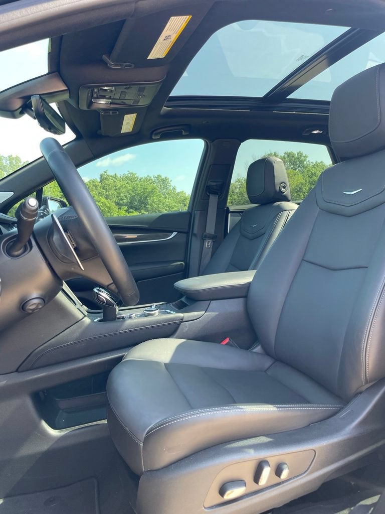 Used 2025 Cadillac XT5 Sportv w/ Technology Package AWD/4WD image 9