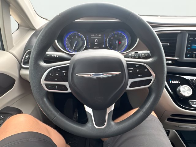 Certified 2018 Chrysler Pacifica Touring w/ Security Group FWD image 16