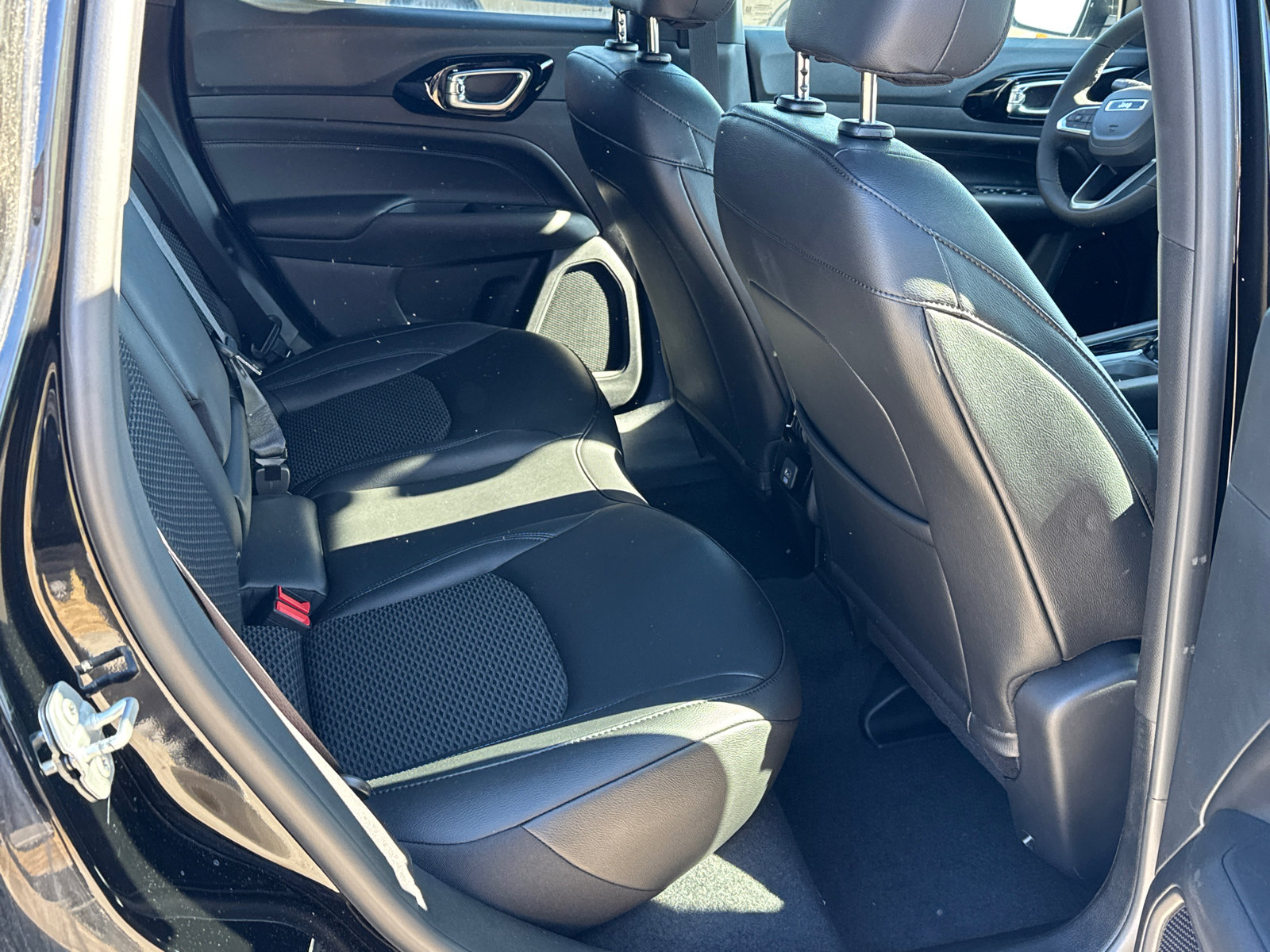 New 2025 Jeep Compass Latitude image 14