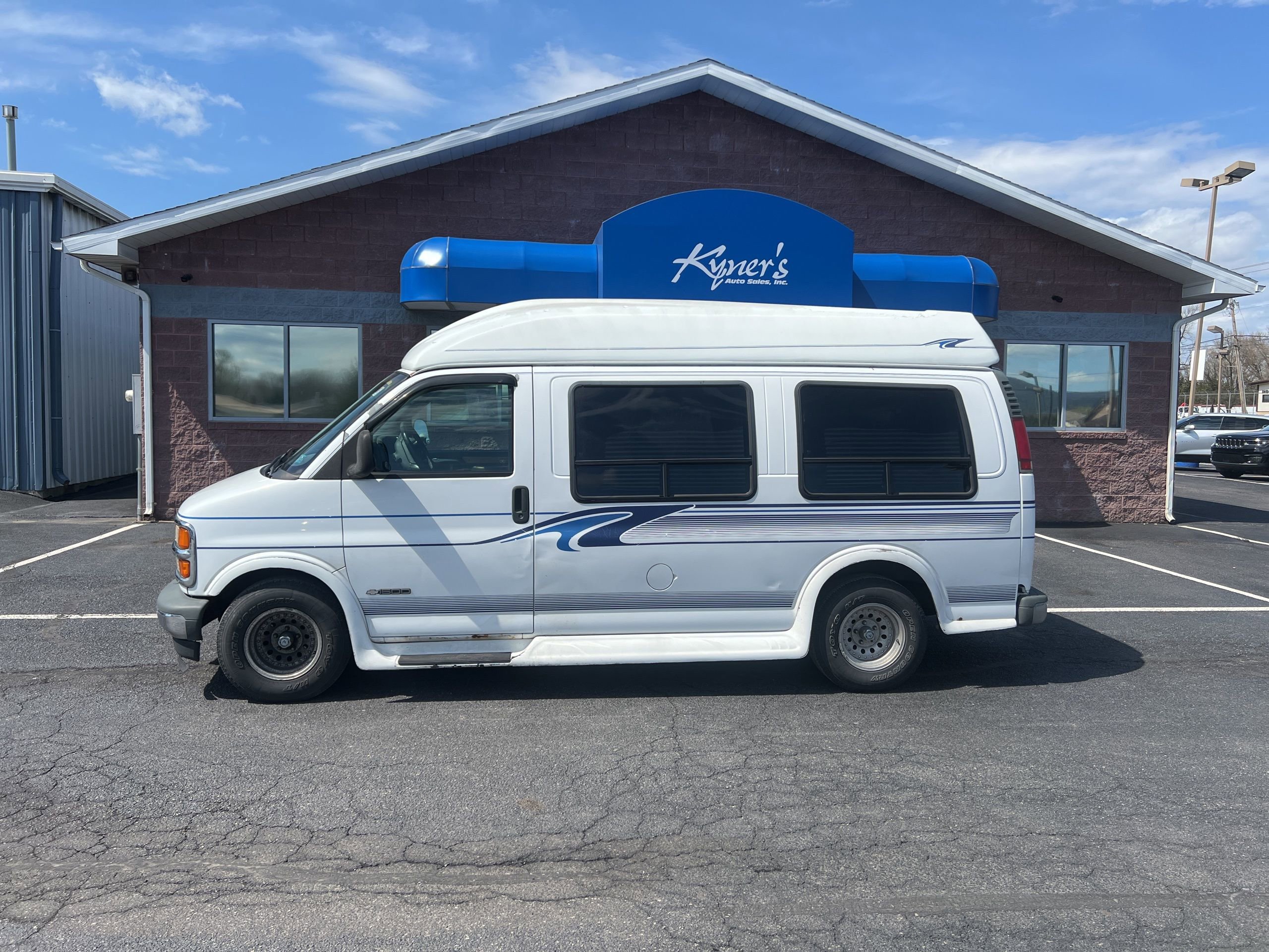 Used 1997 Chevrolet Express 1500 image 2