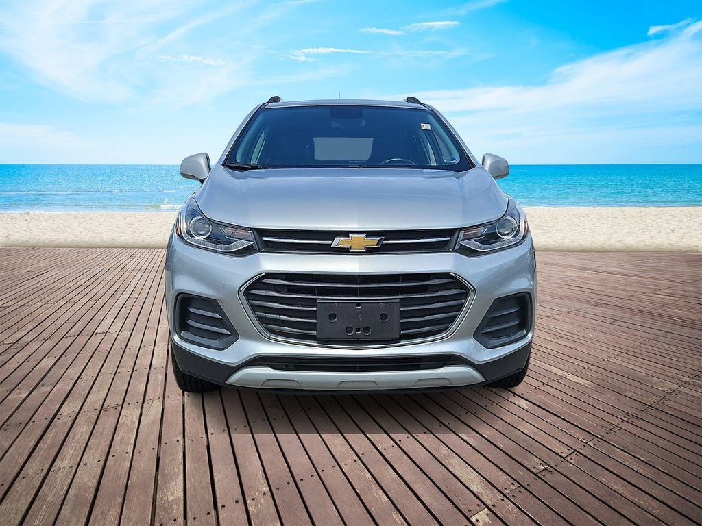 Certified 2022 Chevrolet Trax LT w/ LT Convenience Package AWD/4WD image 2