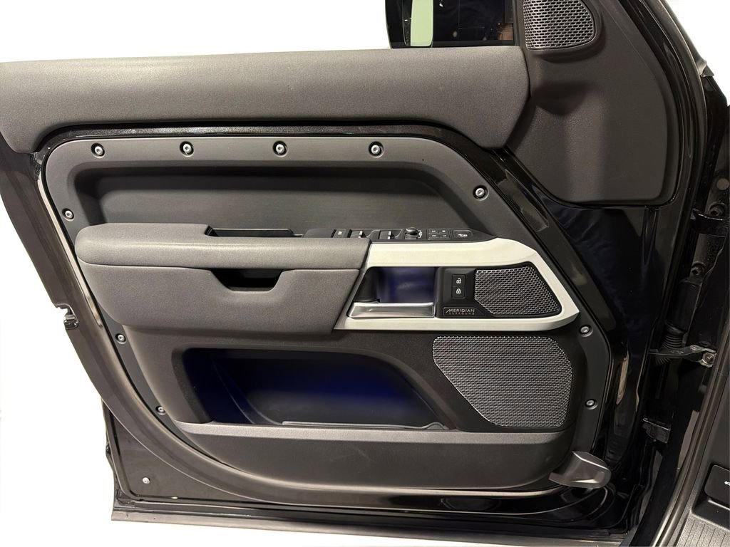 Used 2022 Land Rover Defender 110 SE image 20