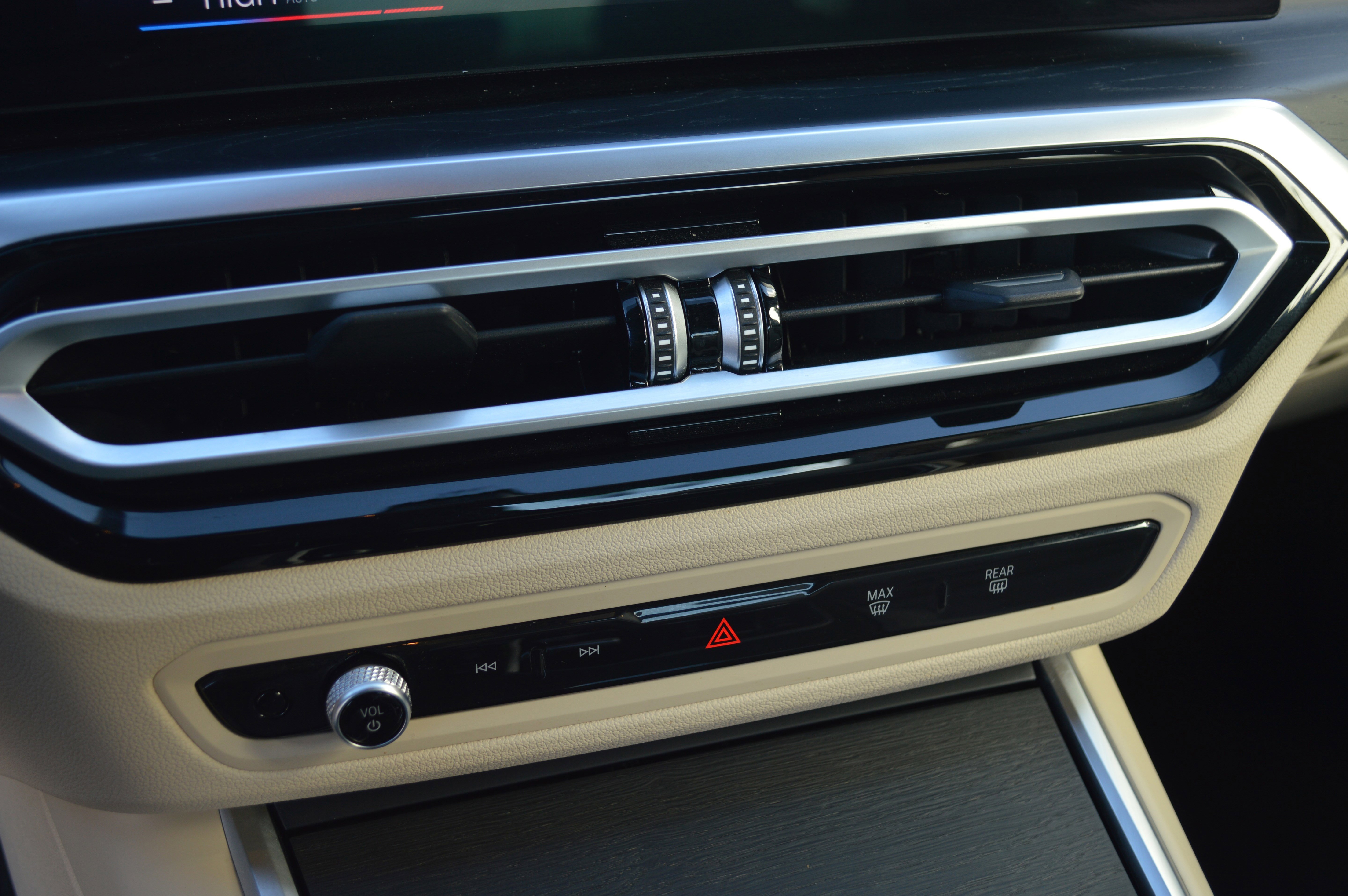 Certified 2023 BMW 330i xDrive Sedan w/ Premium Package image 23