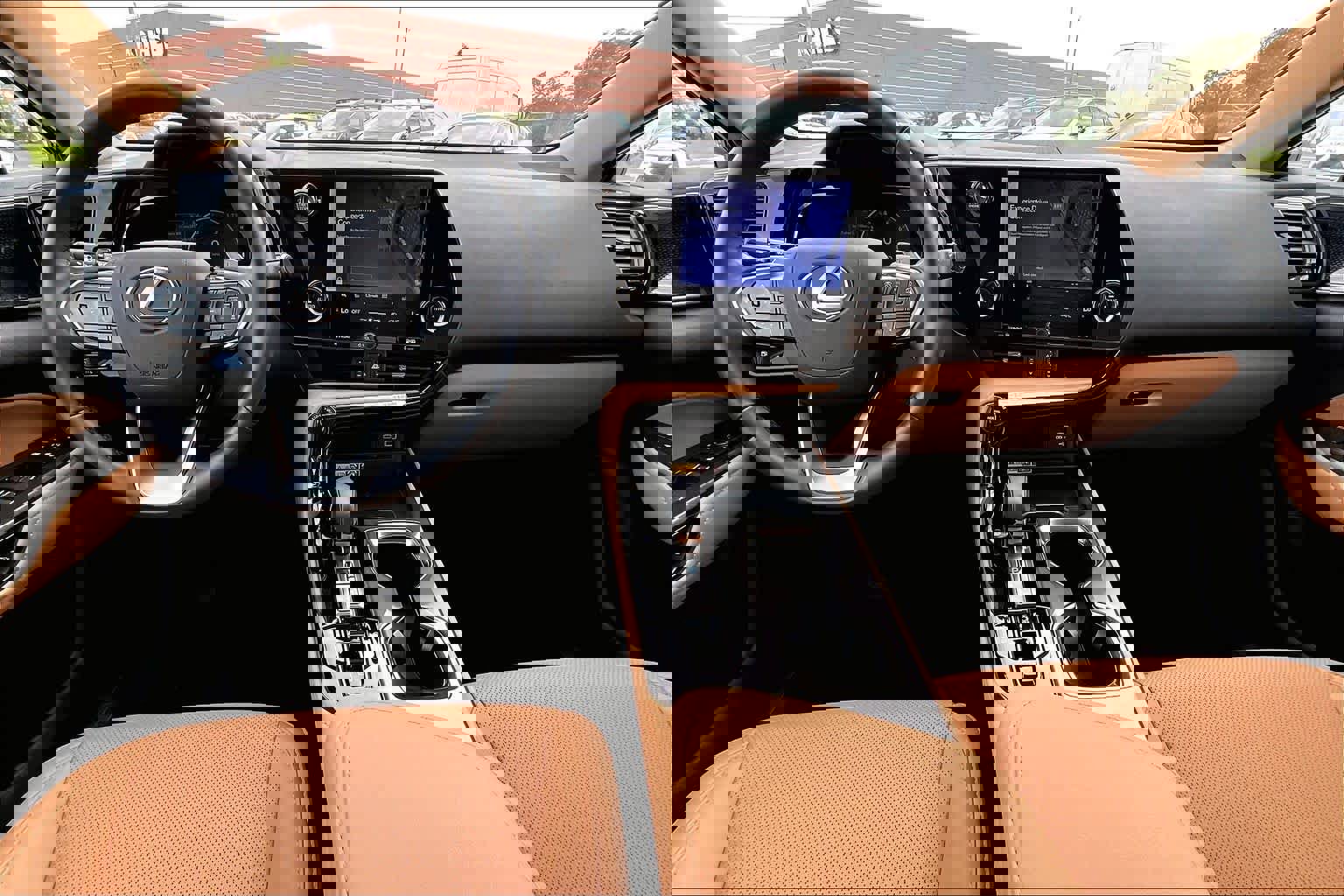 Used 2025 Lexus NX 250 FWD w/ Accessory Package (Z1) image 16