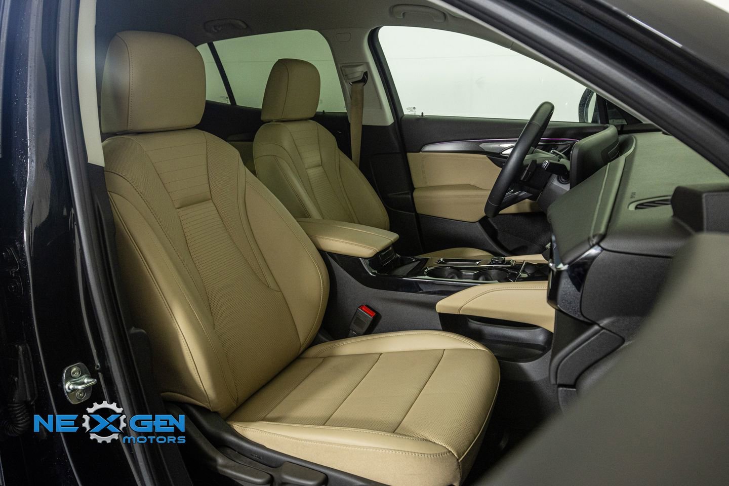 Used 2025 Buick Envision Preferred AWD/4WD image 38