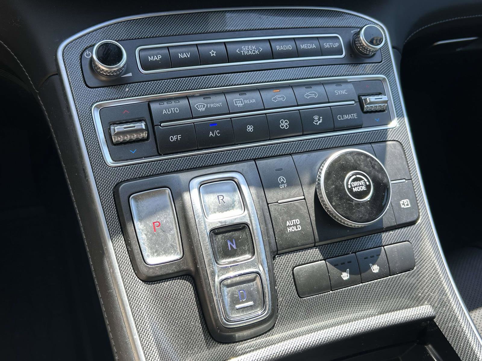 Used 2022 Hyundai Santa Fe SEL w/ Convenience + Premium Package FWD image 17