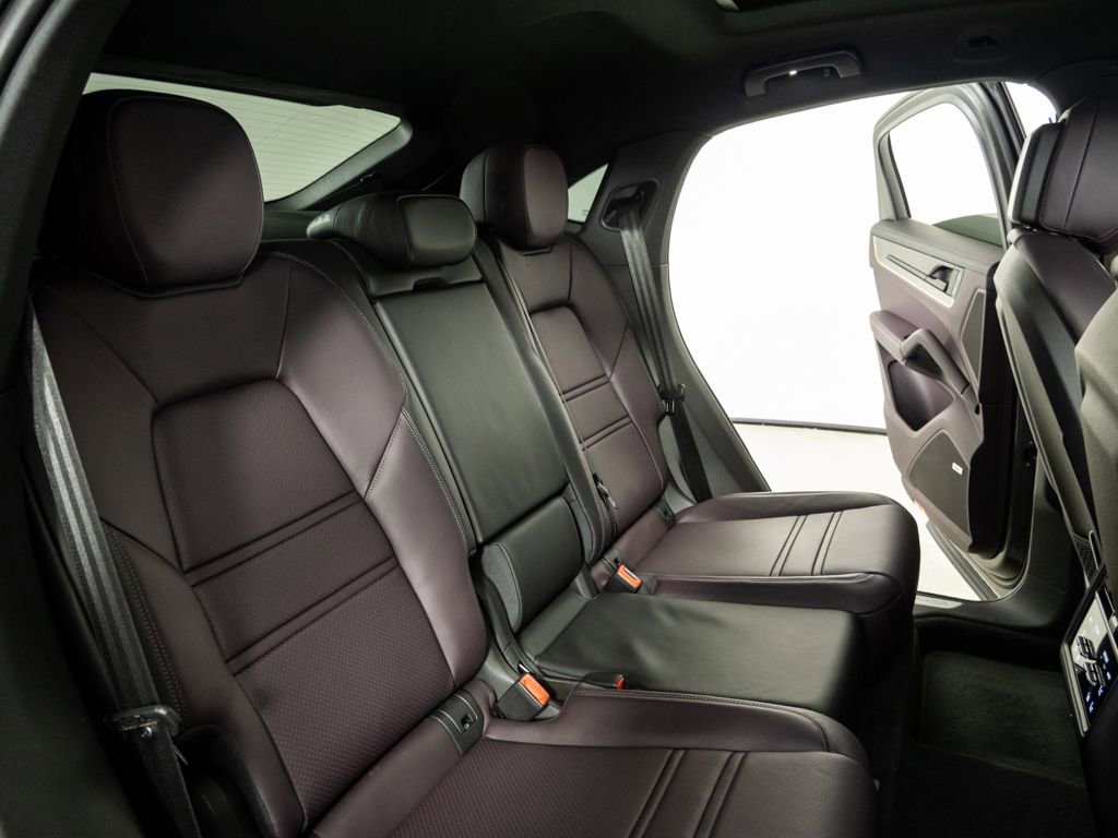Used 2024 Porsche Cayenne S image 23