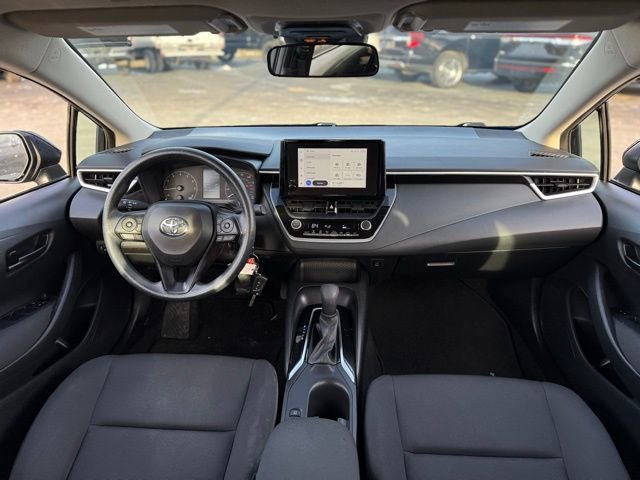Used 2023 Toyota Corolla LE image 3