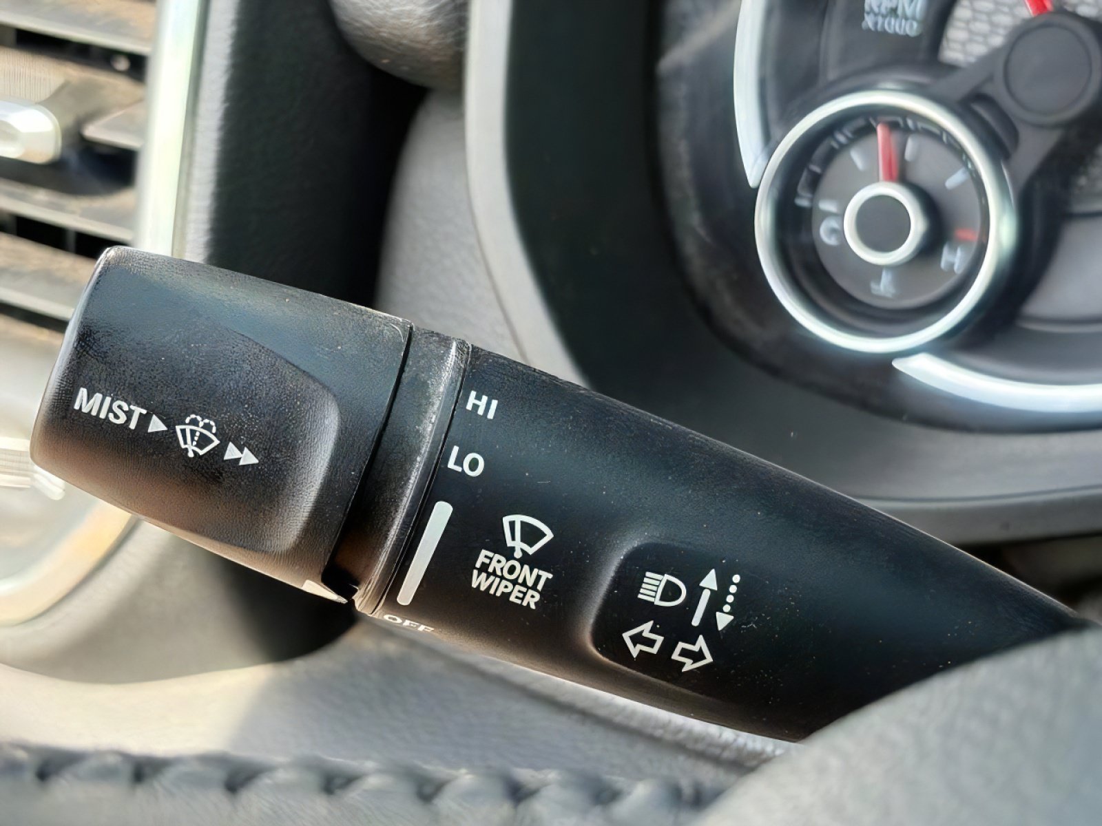 Used 2024 RAM 1500 Laramie AWD/4WD image 18