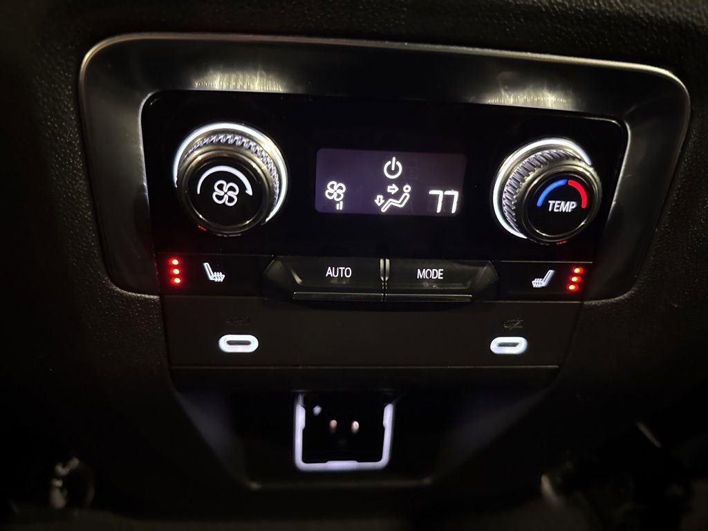 Used 2022 GMC Yukon XL SLT w/ SLT Luxury Package image 41