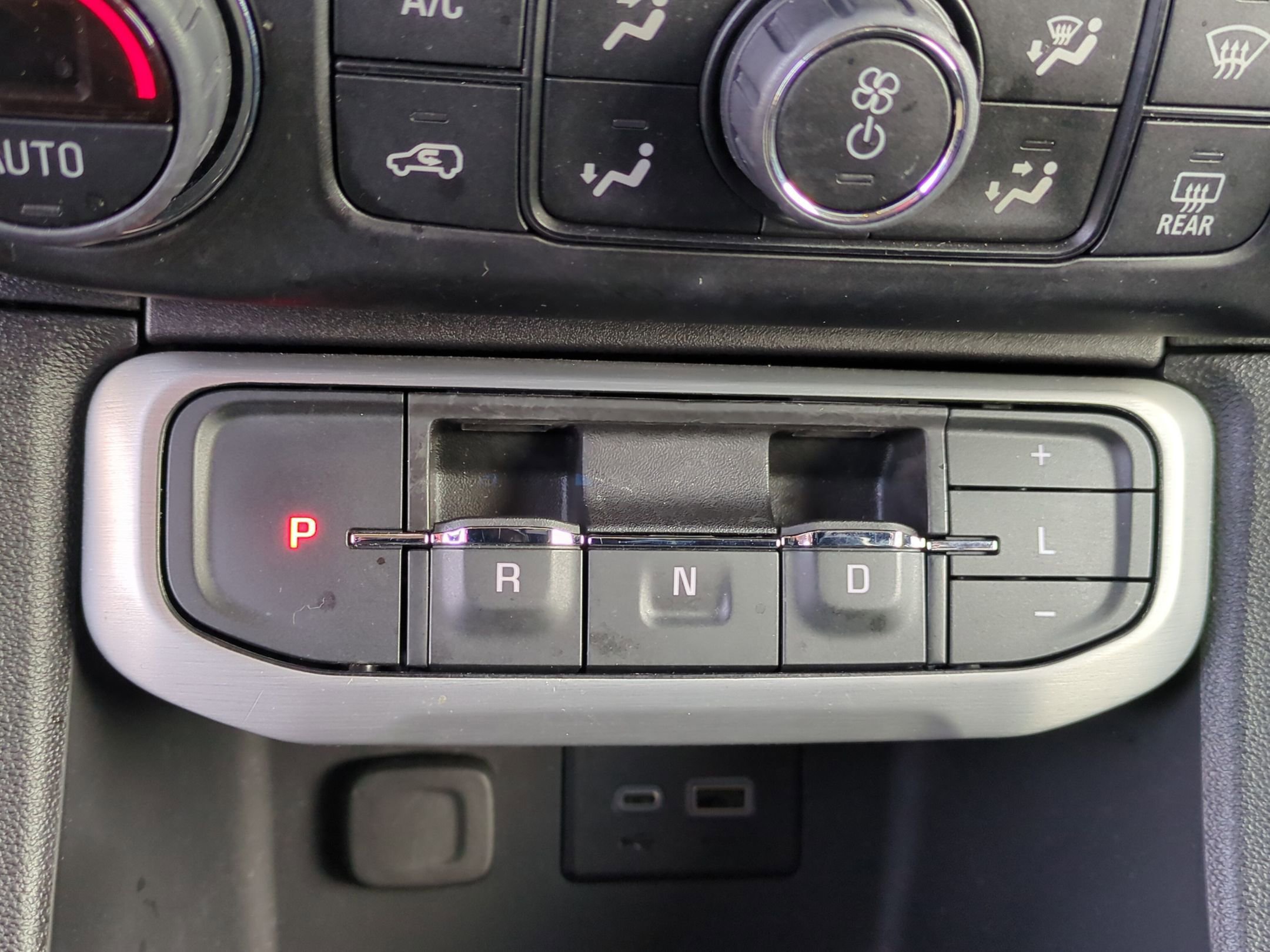 Certified 2023 GMC Acadia SLE w/ Driver Convenience Package image 15