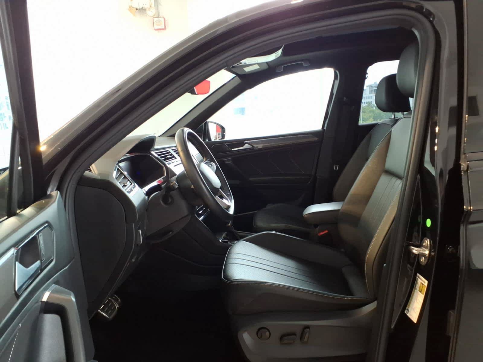 Used 2023 Volkswagen Tiguan SE R-Line AWD/4WD image 16