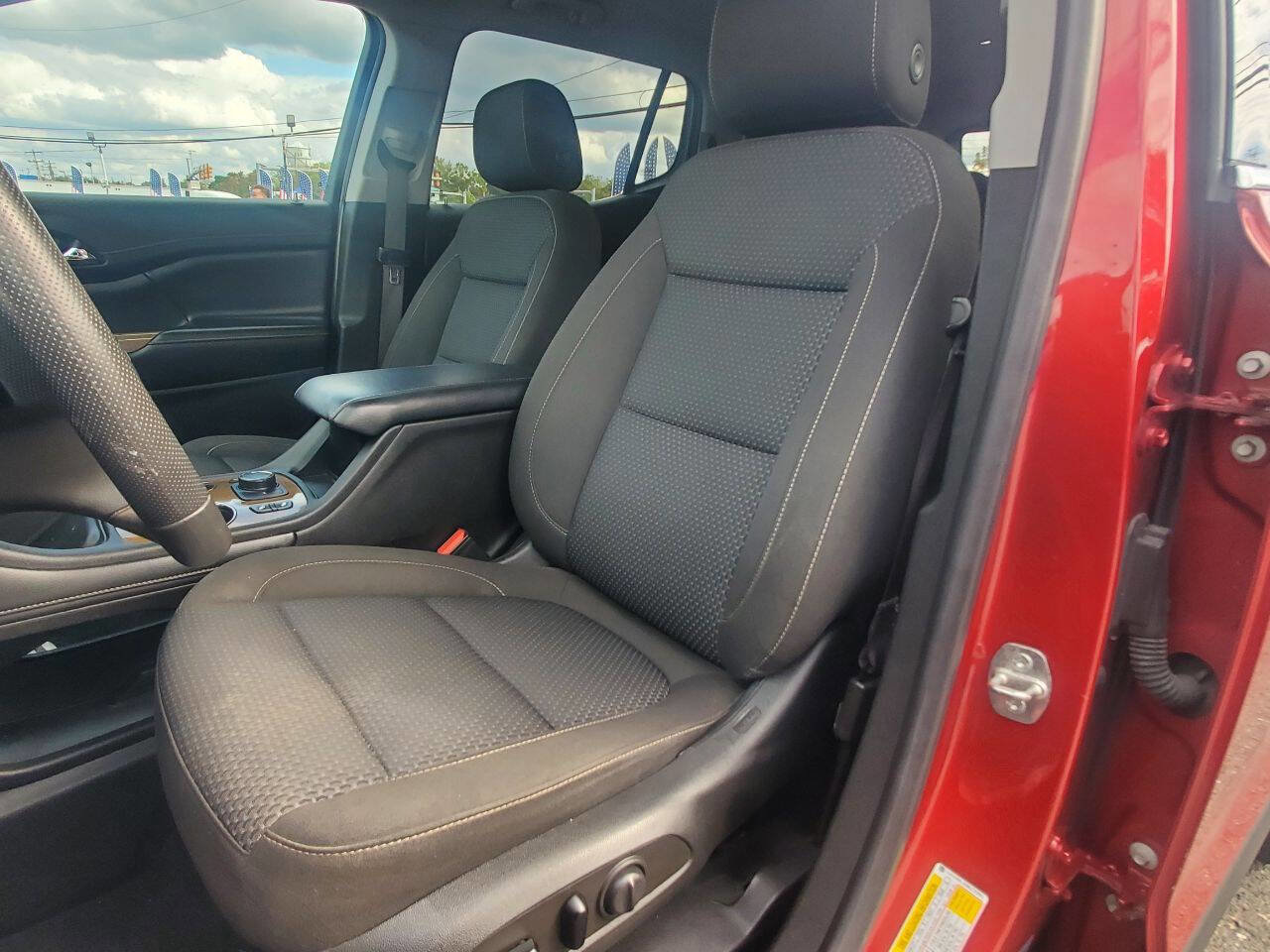 Used 2021 GMC Acadia SLE w/ Driver Convenience Package AWD/4WD image 10