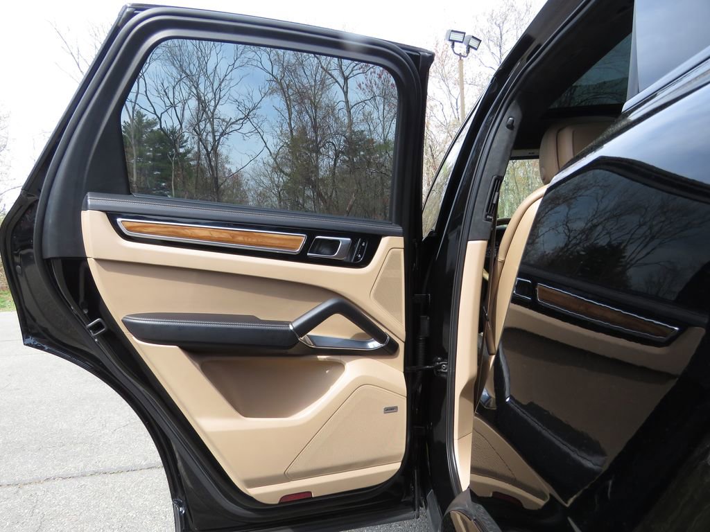 Used 2021 Porsche Cayenne Turbo AWD/4WD image 19