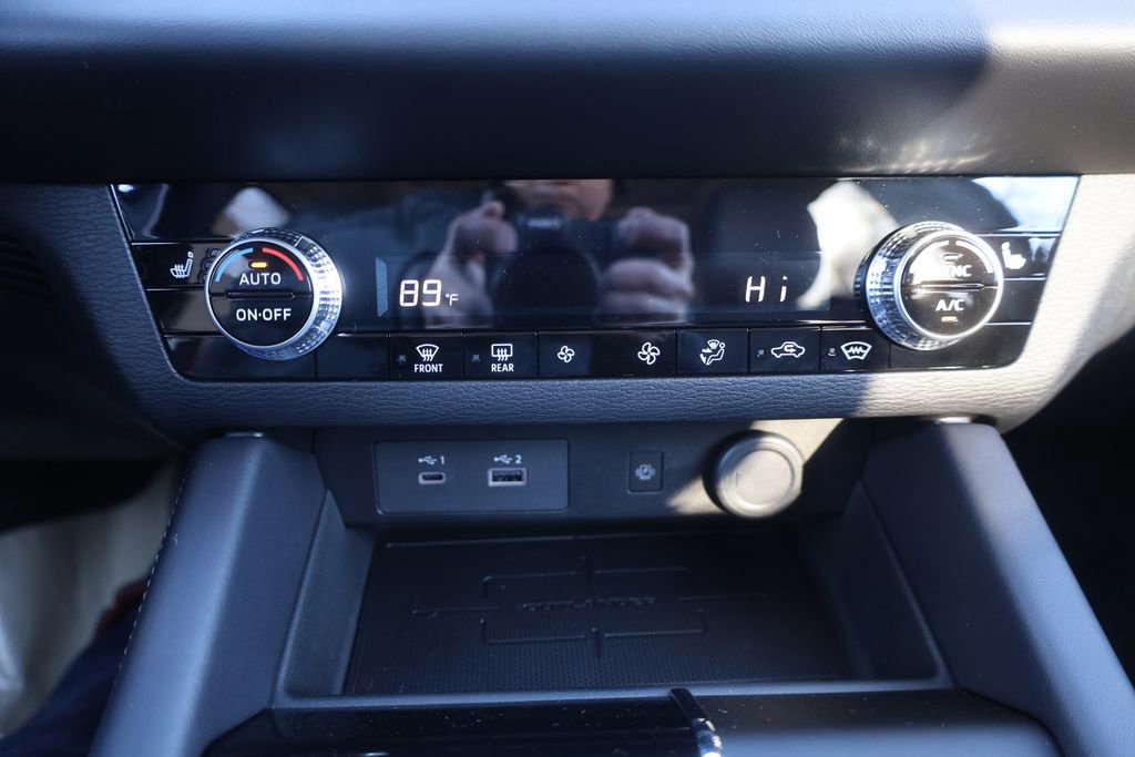 New 2025 Mitsubishi Outlander SE image 24