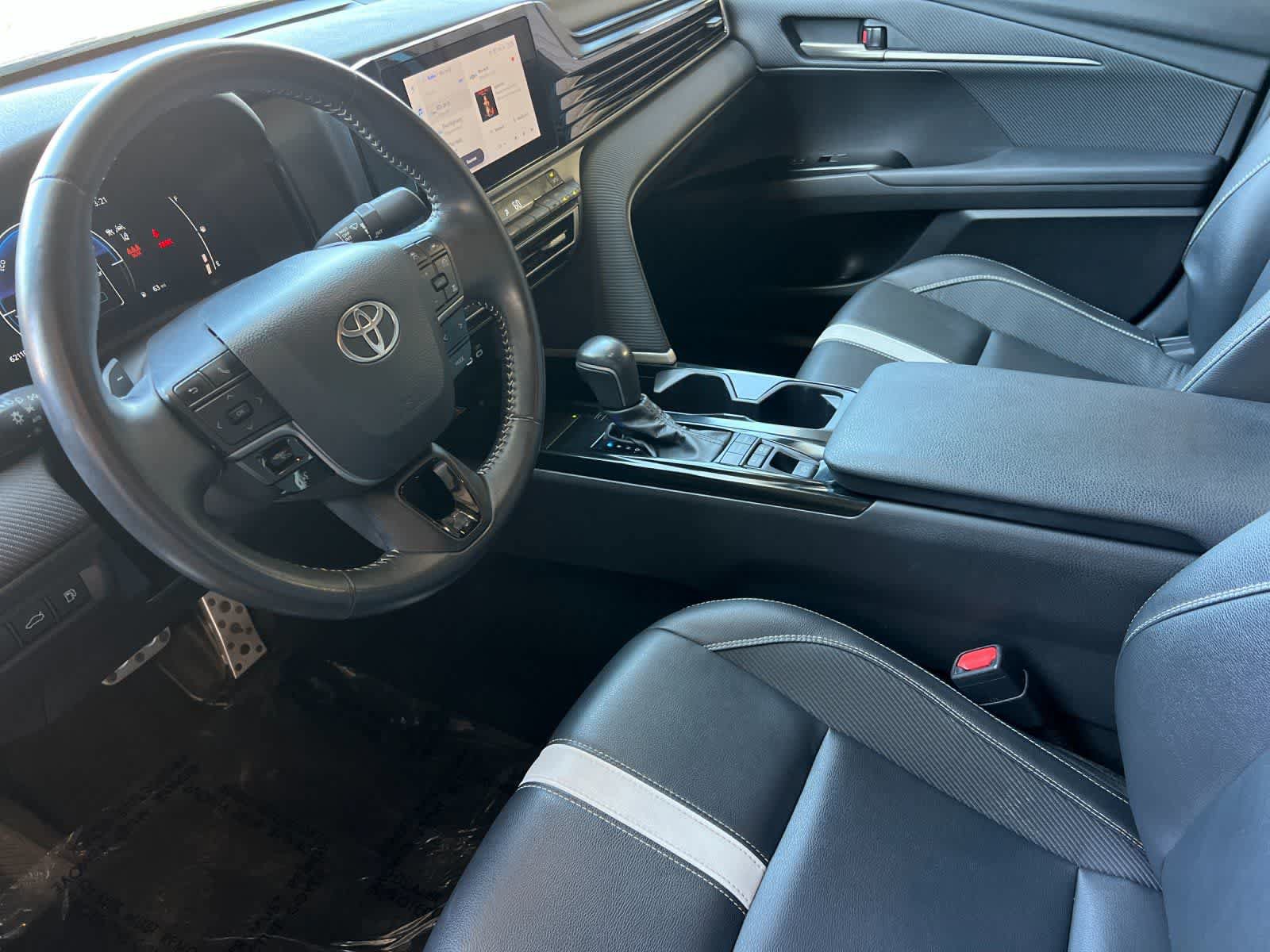 Used 2025 Toyota Camry SE FWD image 12