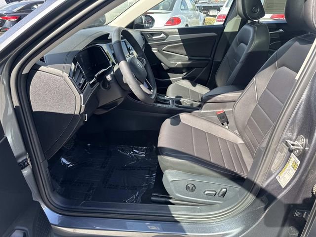 Certified 2022 Volkswagen Jetta SE w/ Panoramic Sunroof Package FWD image 14