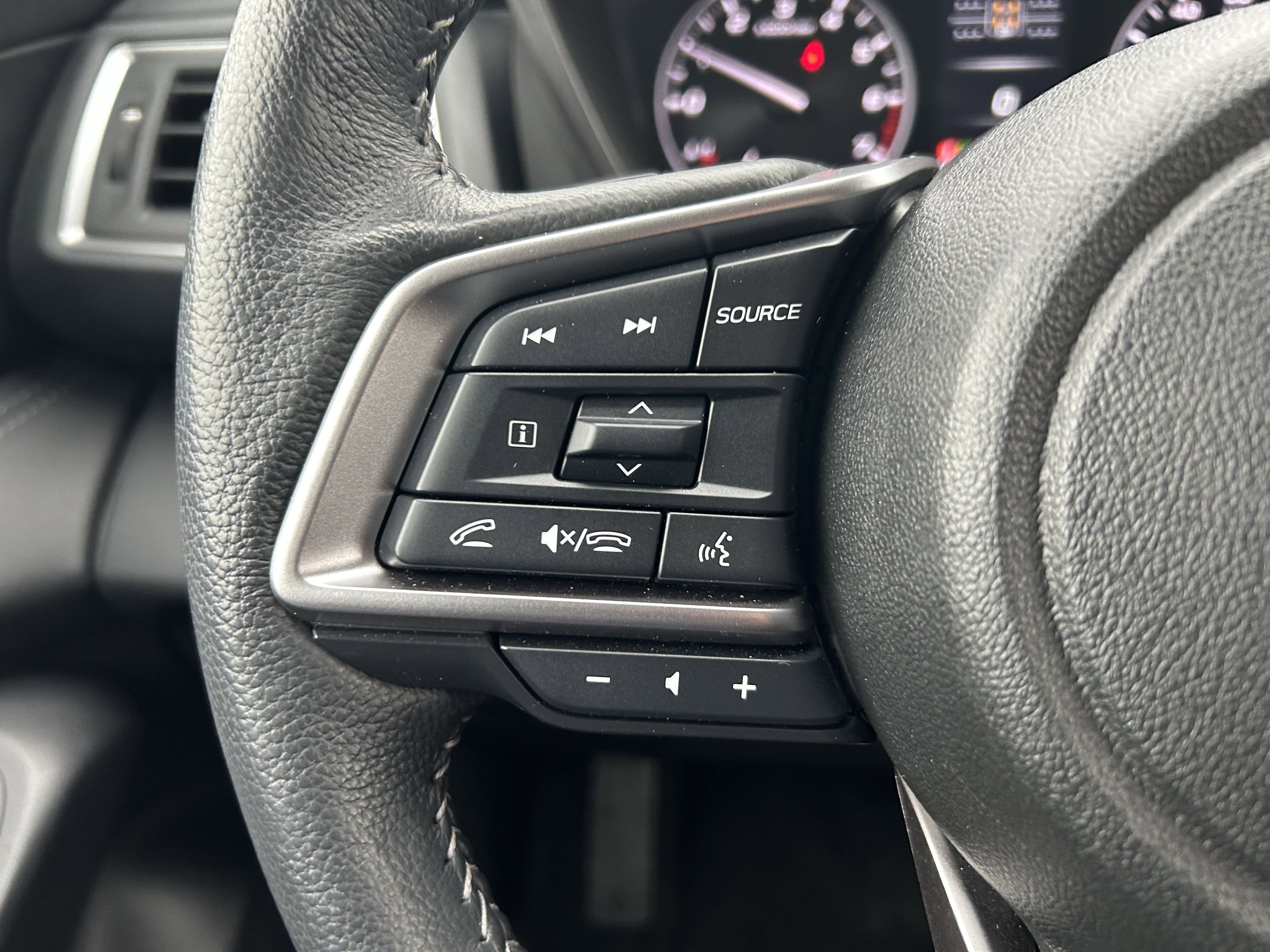 Used 2023 Subaru Ascent Limited w/ Popular Package #2A image 17