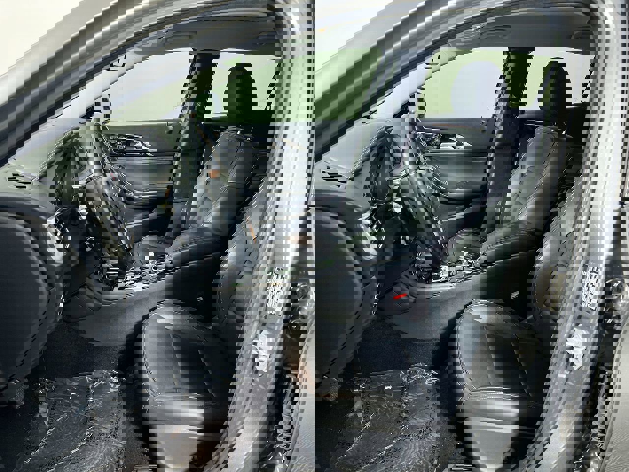 Used 2018 INFINITI QX30 Premium w/ Navigation Package image 12