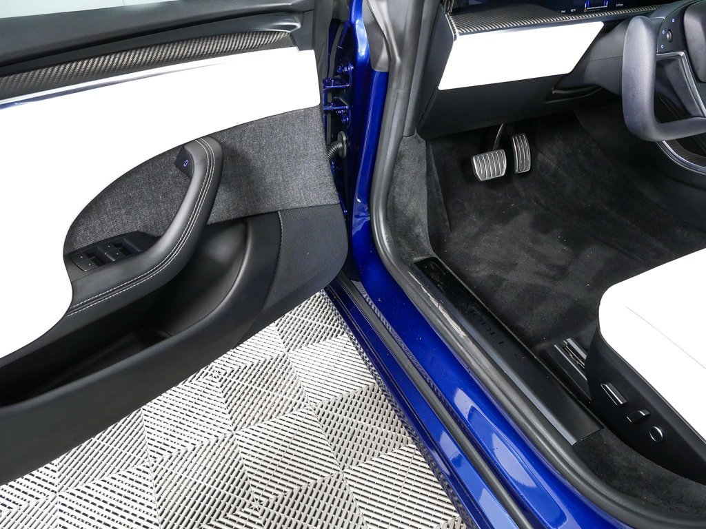 Used 2022 Tesla Model S Plaid image 7