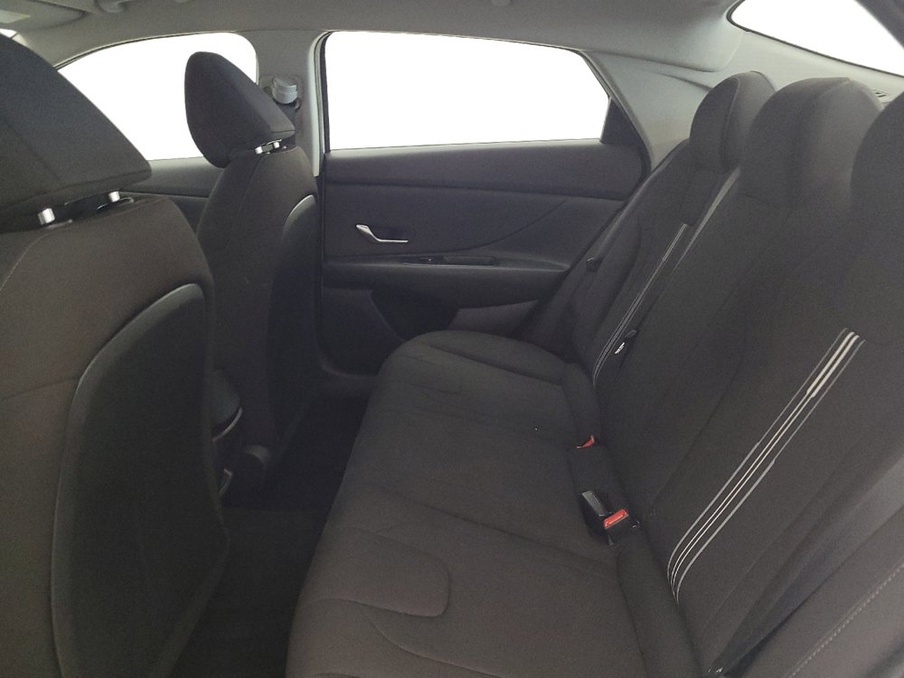 Used 2024 Hyundai Elantra SEL FWD image 18