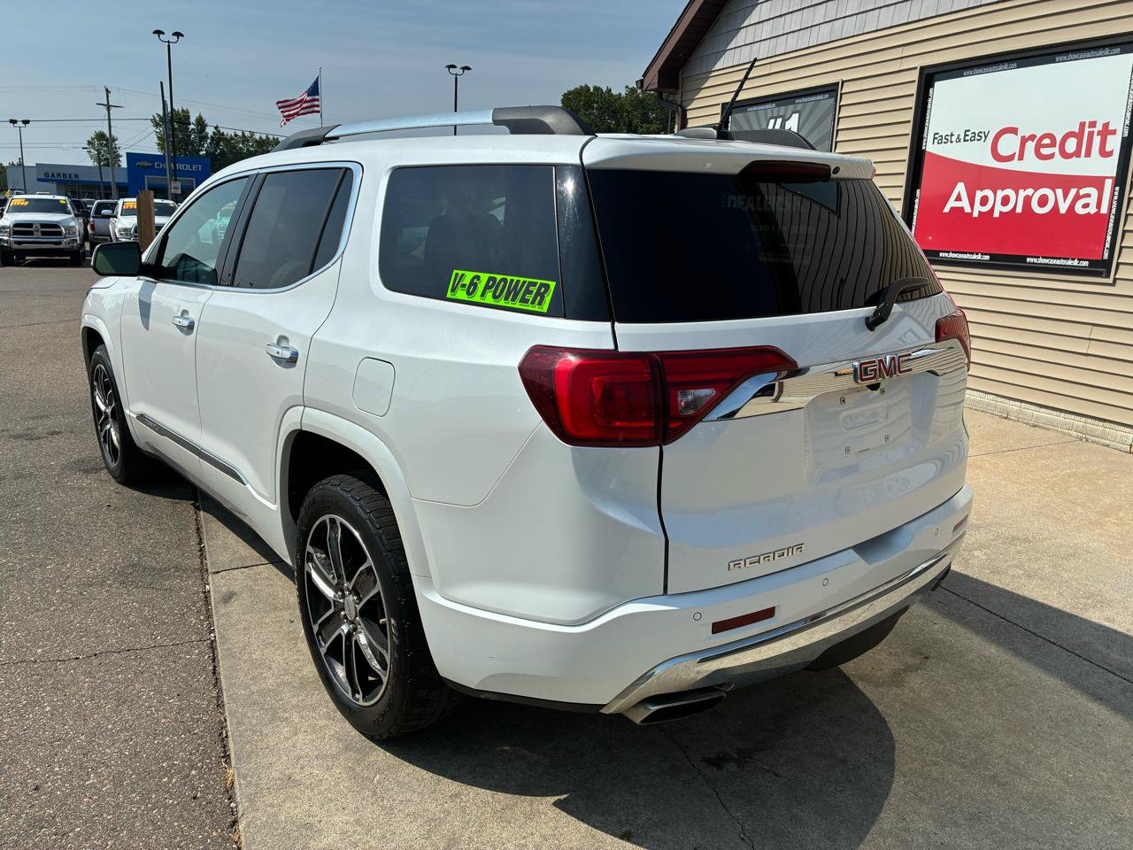 Used 2017 GMC Acadia Denali w/ Technology Package FWD image 7