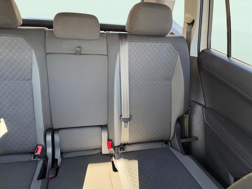 Used 2018 Volkswagen Tiguan S image 19