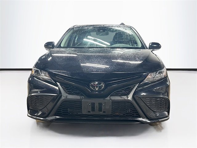 Used 2023 Toyota Camry SE image 2