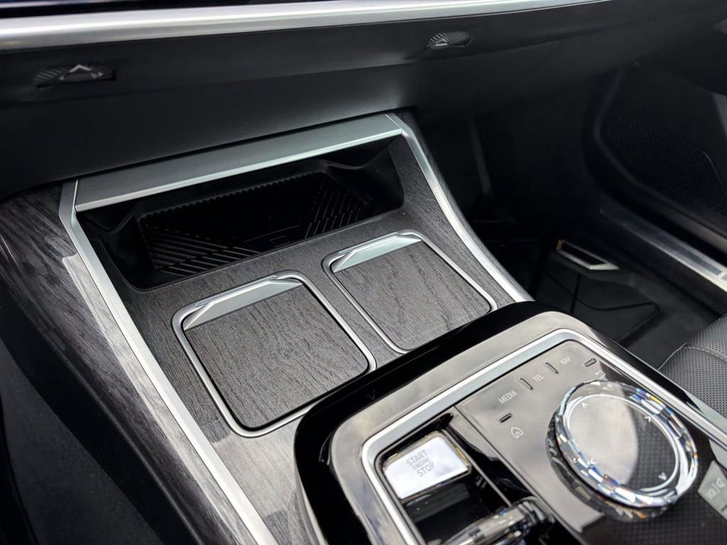 Used 2024 BMW 760i xDrive w/ Executive Package image 22