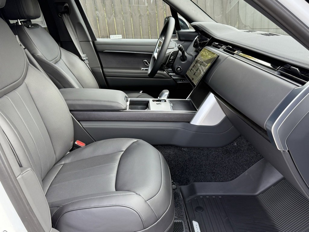 New 2025 Land Rover Range Rover SE image 12