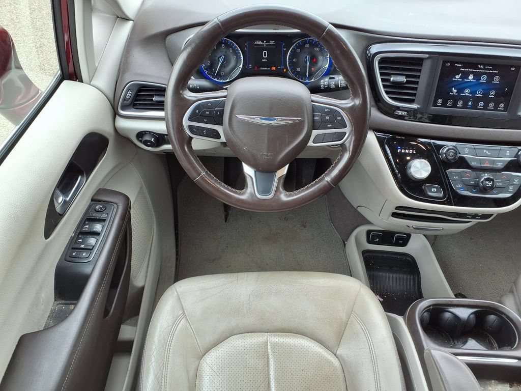 Used 2019 Chrysler Pacifica Touring-L FWD image 11