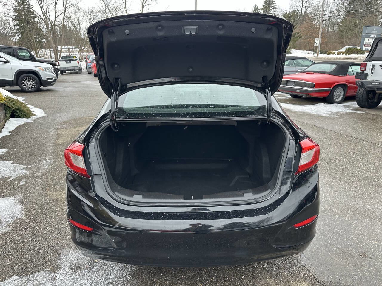 Used 2019 Chevrolet Cruze LS FWD image 6