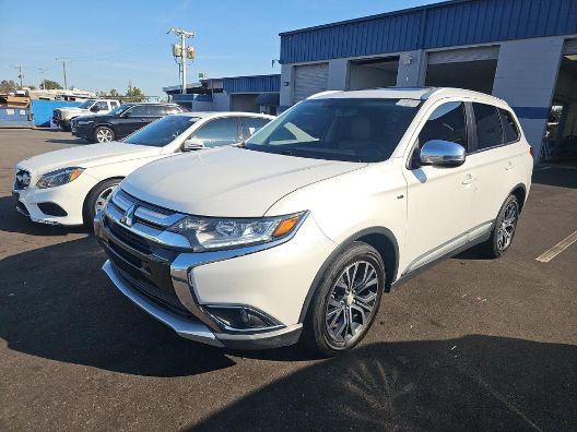 Used 2017 Mitsubishi Outlander GT image 2
