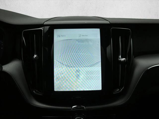 Used 2018 Volvo XC60 T5 Momentum w/ Convenience Package image 12
