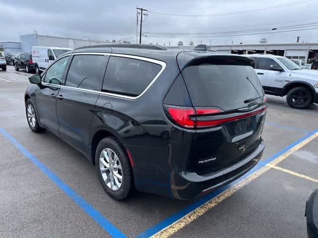 Used 2022 Chrysler Pacifica Touring-L w/ Uconnect Theater Family Group AWD/4WD image 10