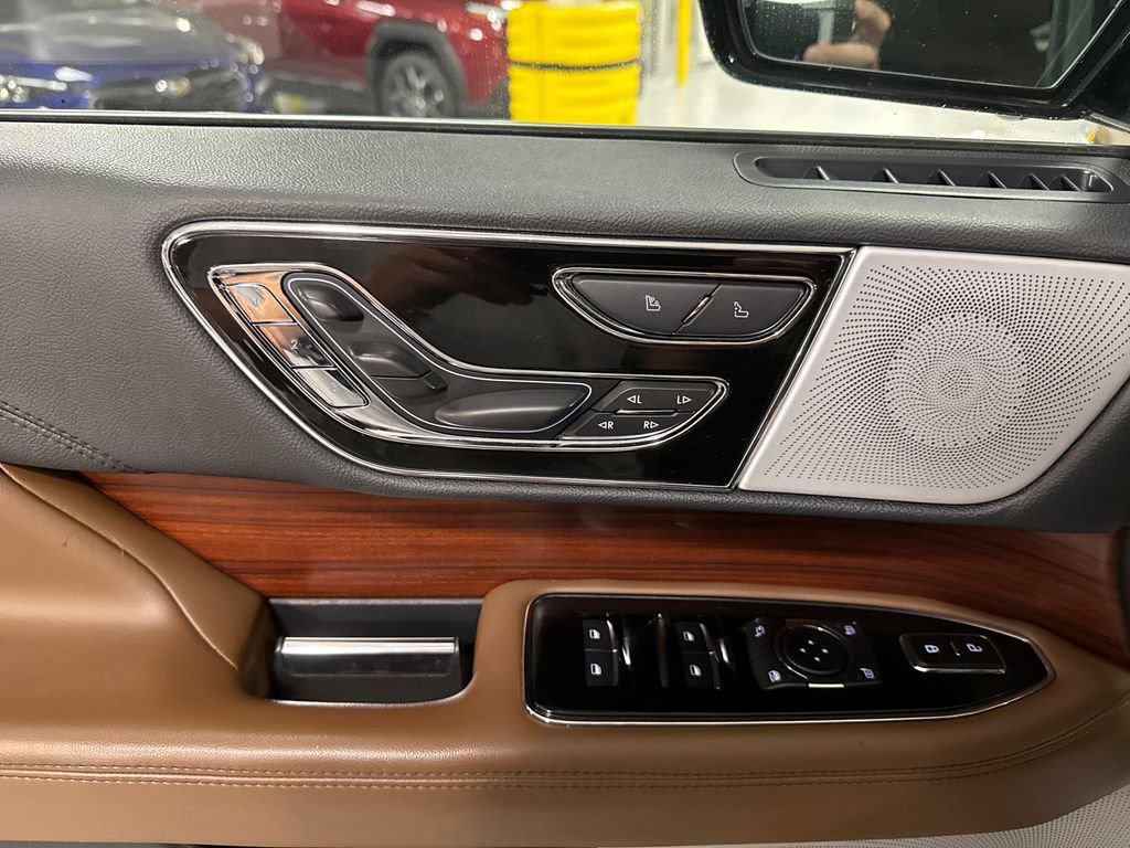 Used 2023 Lincoln Navigator L Reserve AWD/4WD image 10
