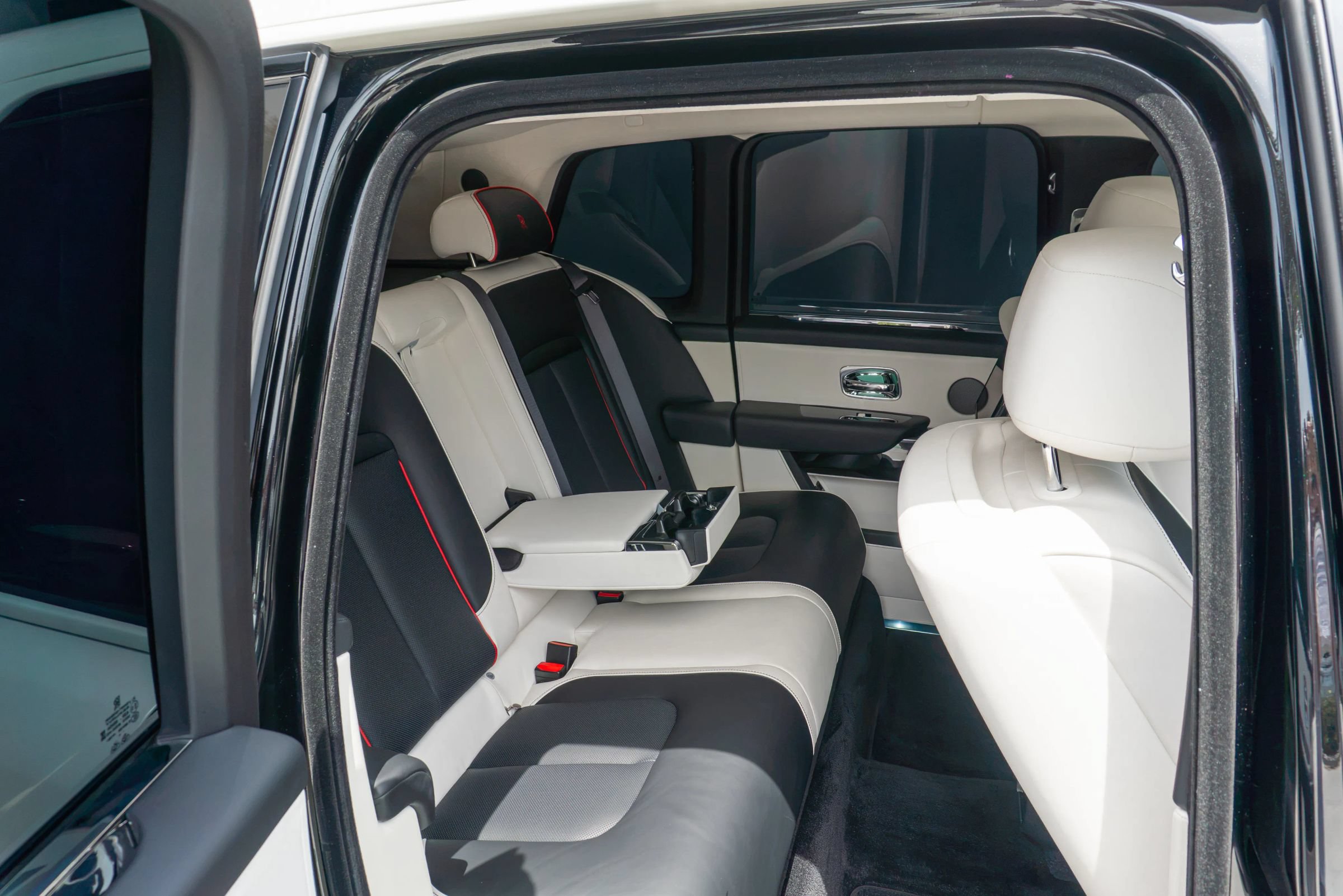 Used 2025 Rolls-Royce Cullinan AWD/4WD image 64
